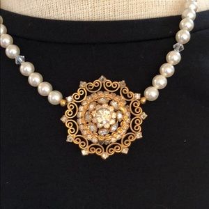 Vintage brooch statement necklace NWT